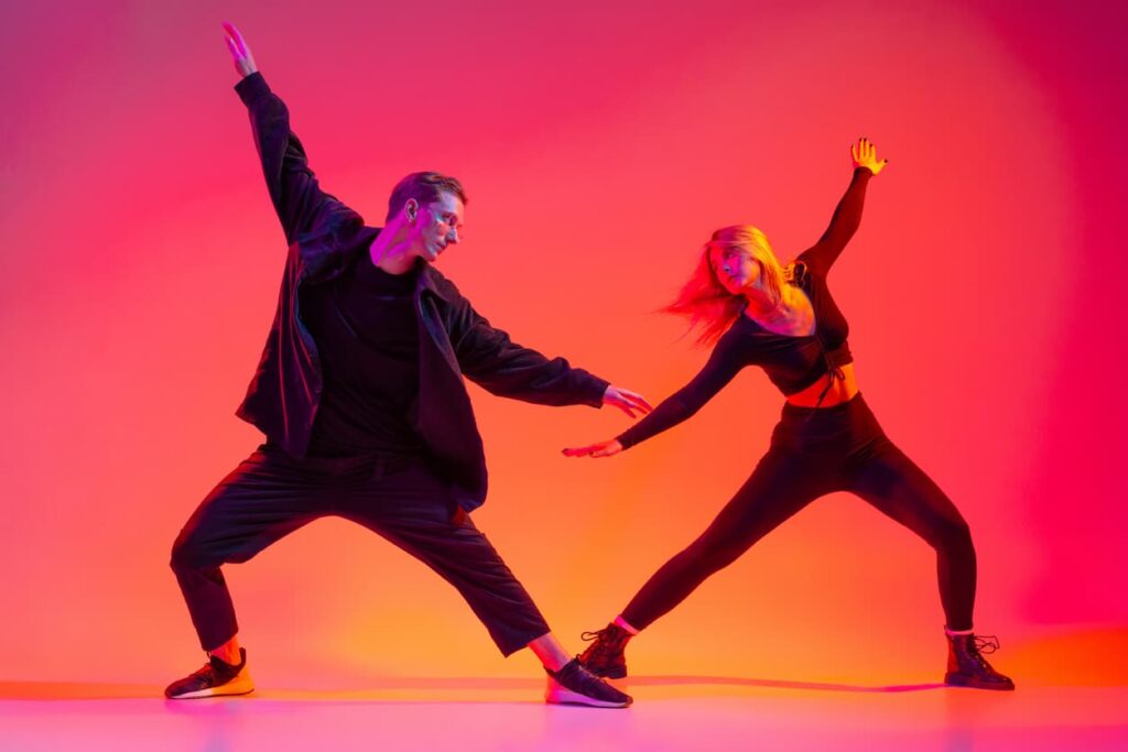 deux danseurs en train de danser pour maigrir