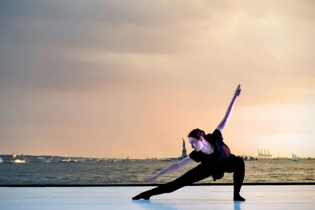 danse modern jazz : une femme dansant le modern jazz