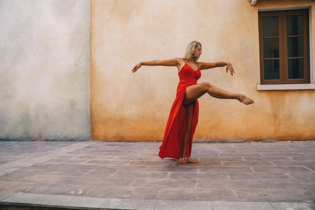 types de danse : une femme danse une danse latine