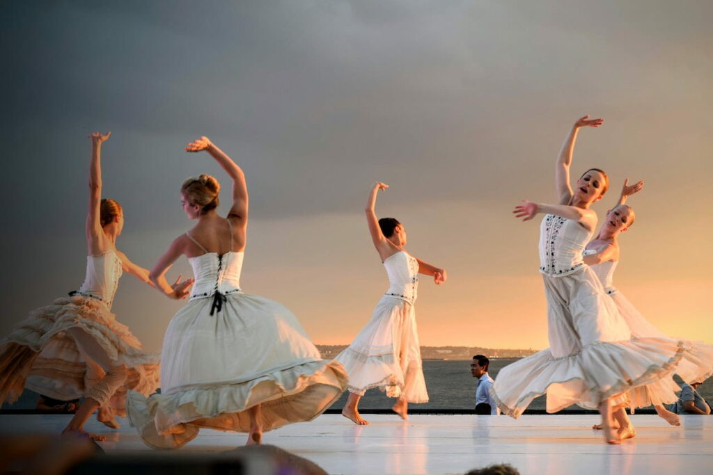 types de danse : une troupe de ballet danse