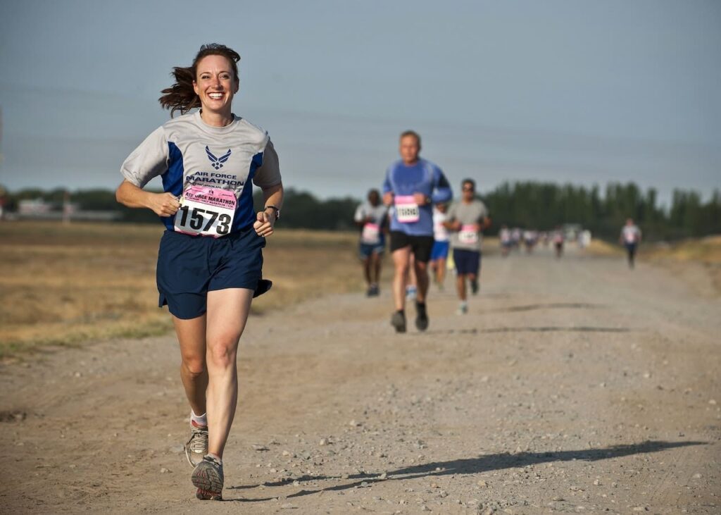 conseils running : une femme qui court