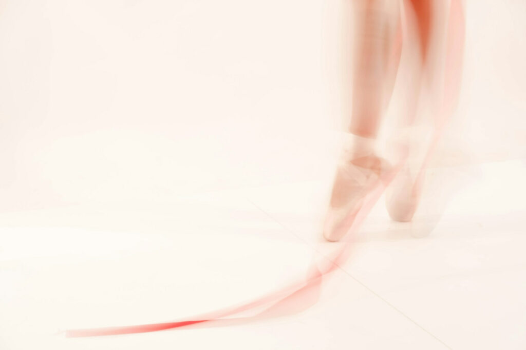 Initiation danse : une danseuse s'initie à la danse classique