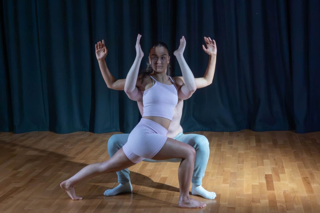 Des danseurs font une initiation danse